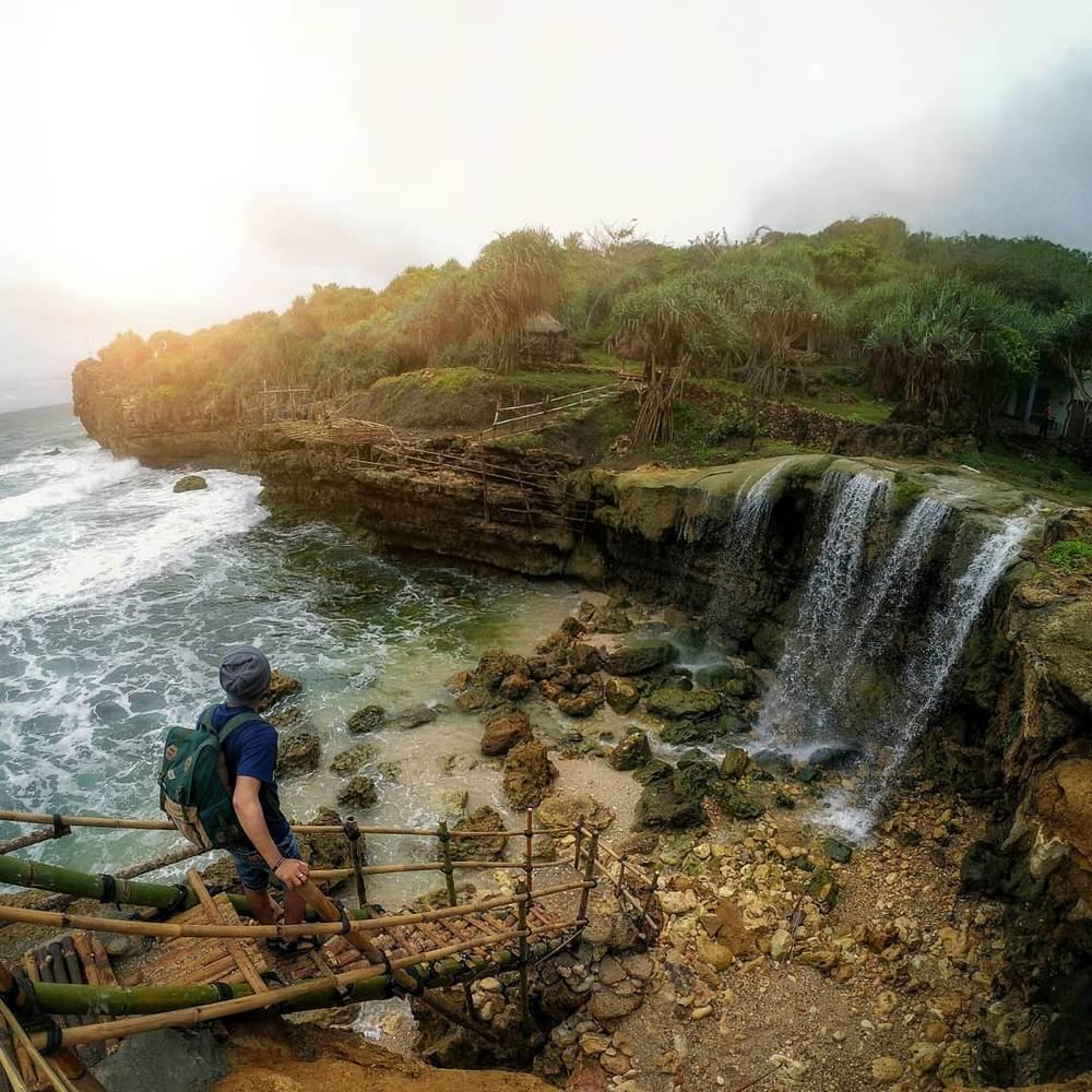 pantai-jogan-gunungkidul.jpg
